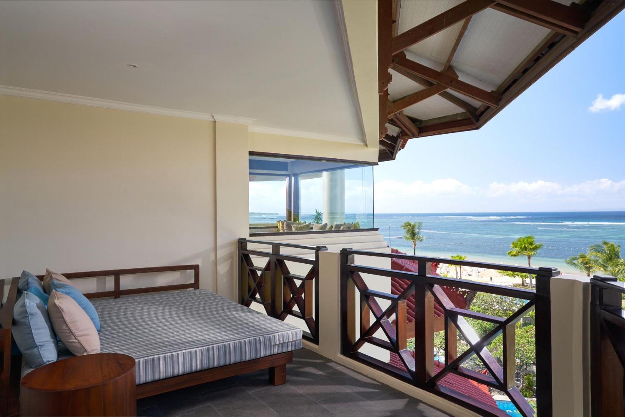 Grand Mirage Resort & Thalasso Bali Nusa Dua  Extérieur photo A balcony at a hotel