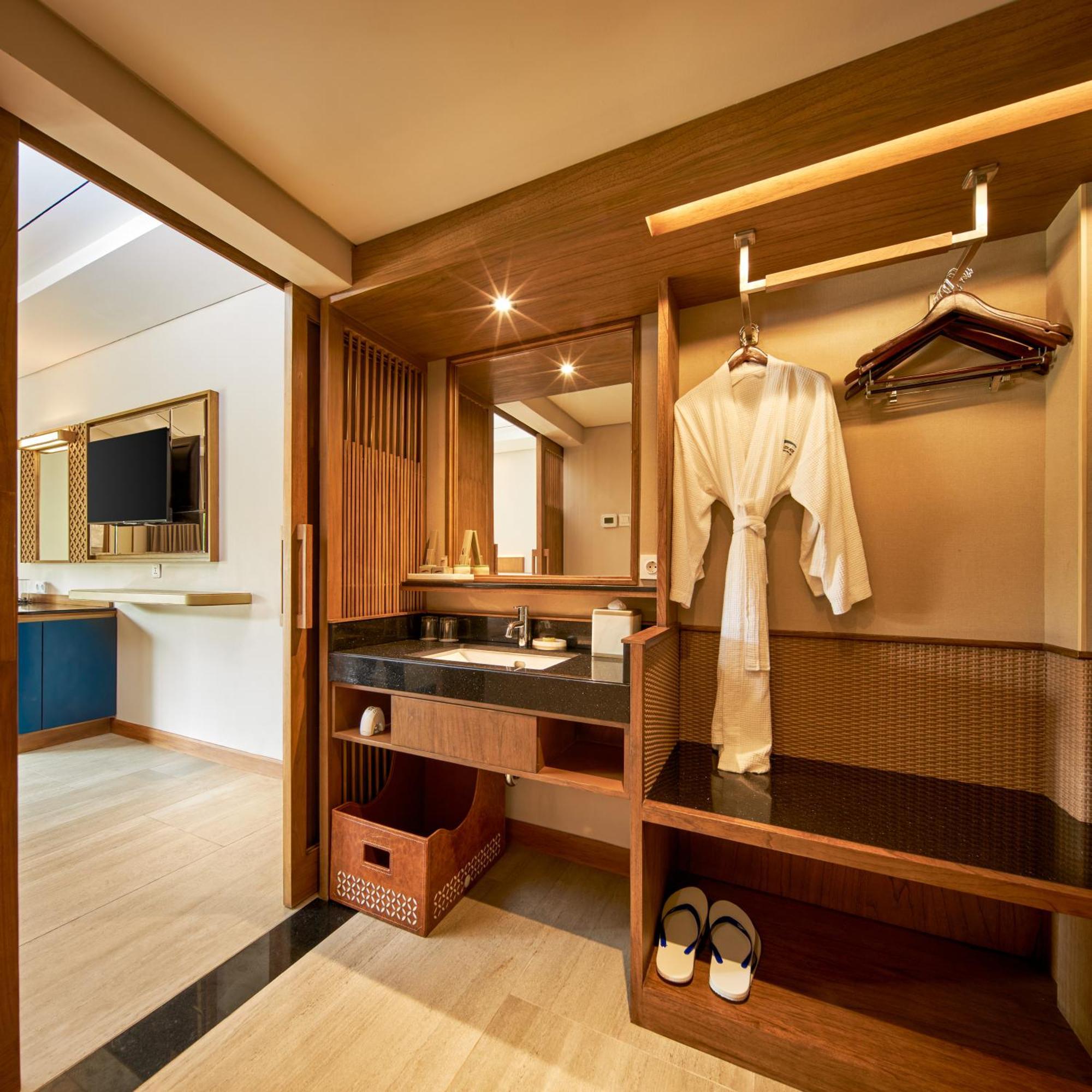 Grand Mirage Resort & Thalasso Bali Nusa Dua  Extérieur photo A bathroom at the hotel