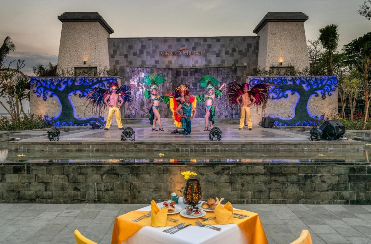 Grand Mirage Resort & Thalasso Bali Nusa Dua  Extérieur photo The stage of the resort's main theatre
