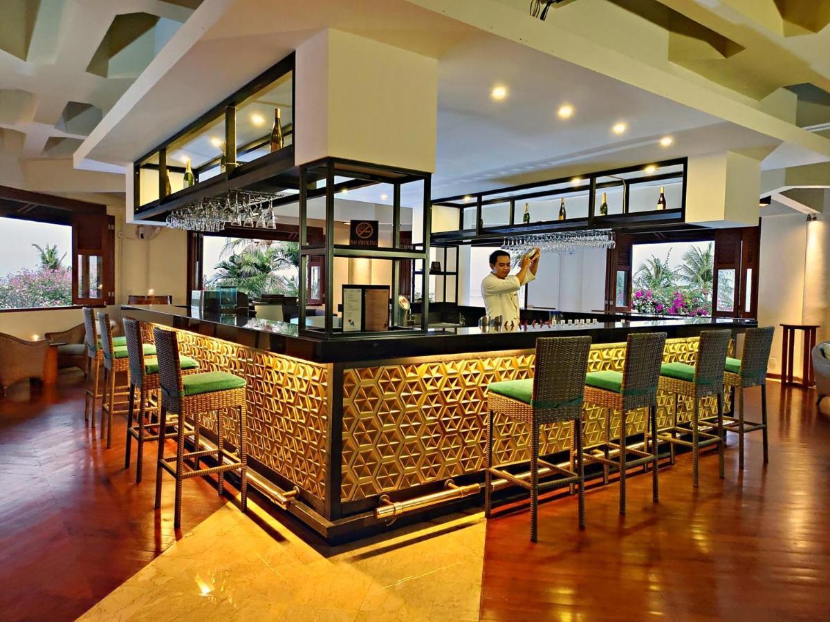 Grand Mirage Resort & Thalasso Bali Nusa Dua  Extérieur photo The bar at the hotel